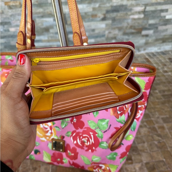 Dooney and Bourke shoulder bag with wallet (rare) - Picture 5 of 16